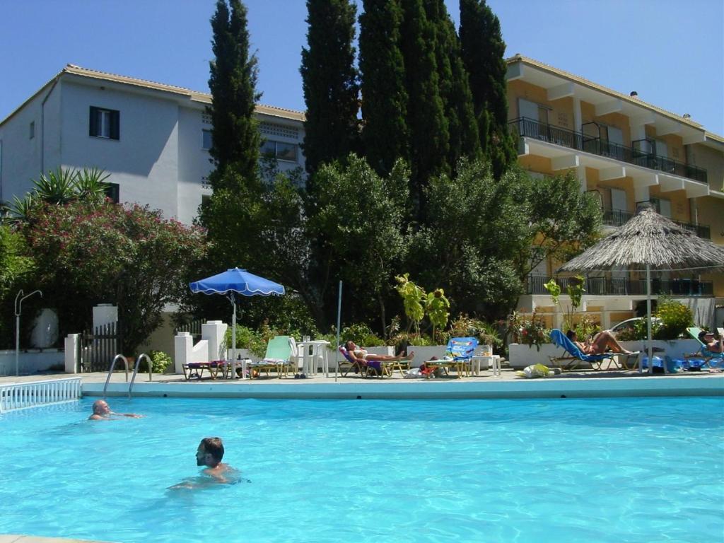 Ξενοδοχείο Ipsos Beach Hotel 3*